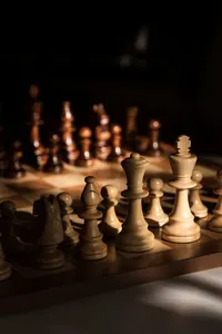 Krem Ahşap Satranç Takımı