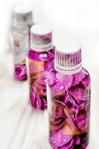 Pembe Çiçek Yapraklı Esans Yağı