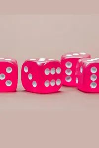 Pembe Şeffaf Zar Seti