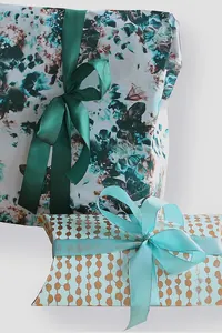 Turkuaz Çiçekli Paket Kağıdı
